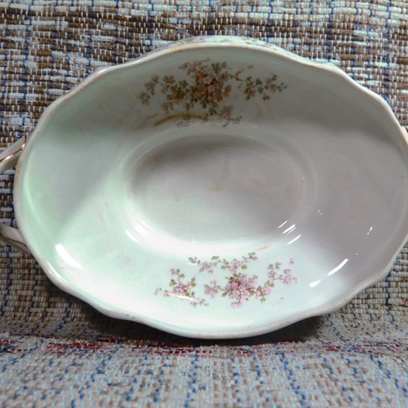 Etruria-Mellor & Co Covered Vegetable Dish with Lid, Gold Accents - Picture 6 of 12